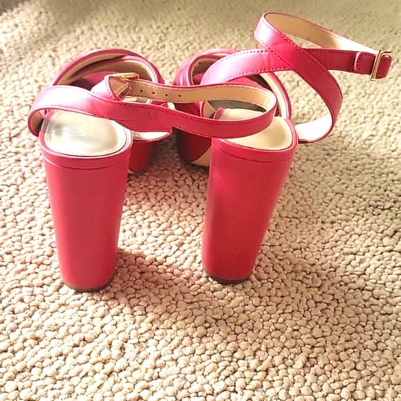 Michael Kors Adorable Platform Sandals, soft red, size 9.5 - Picture 3 of 8